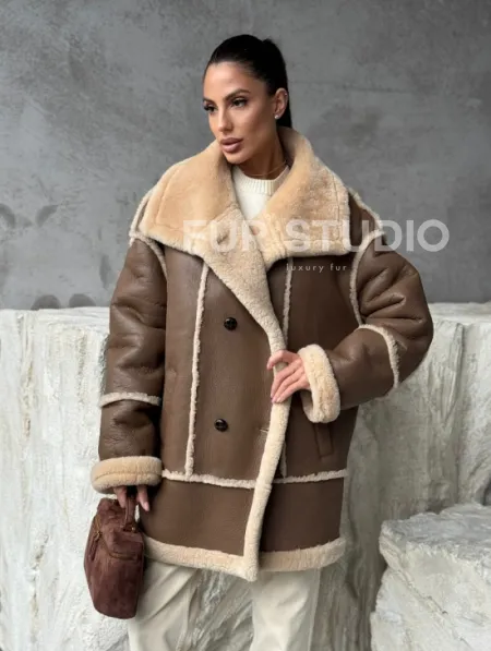 Коричневая женская дубленка - фото 10