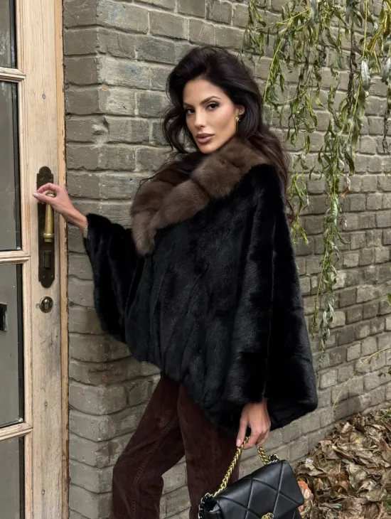 Шуба - пончо из аукционной норки Black с воротником из куницы - фото 8