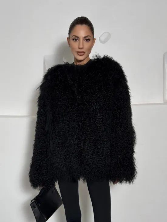 Черная шуба из меха ламы воротник шанель - фото 4