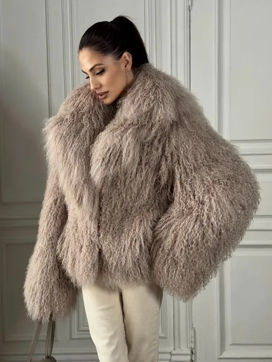 Шуба из меха ламы «Пломбир» с английским воротником - фото 4