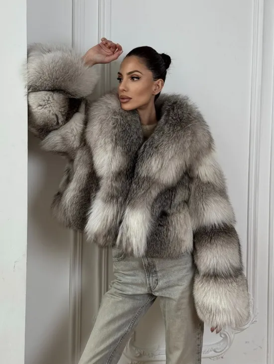 Женская короткая меховая куртка - шуба из натурального лисьего меха - фото 9