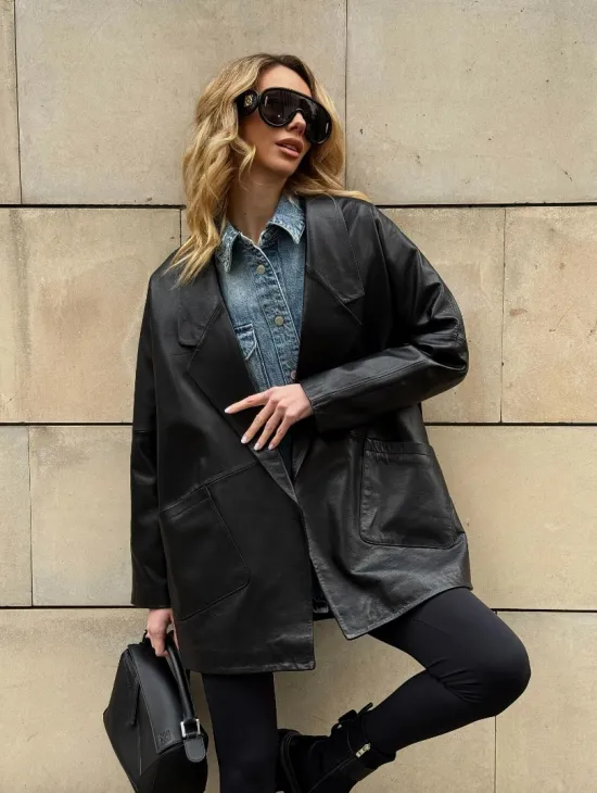 Черный короткий тренч из натуральной кожи на запах с поясом - фото 10