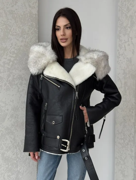 Черная куртка дубленка с капюшоном - фото 5