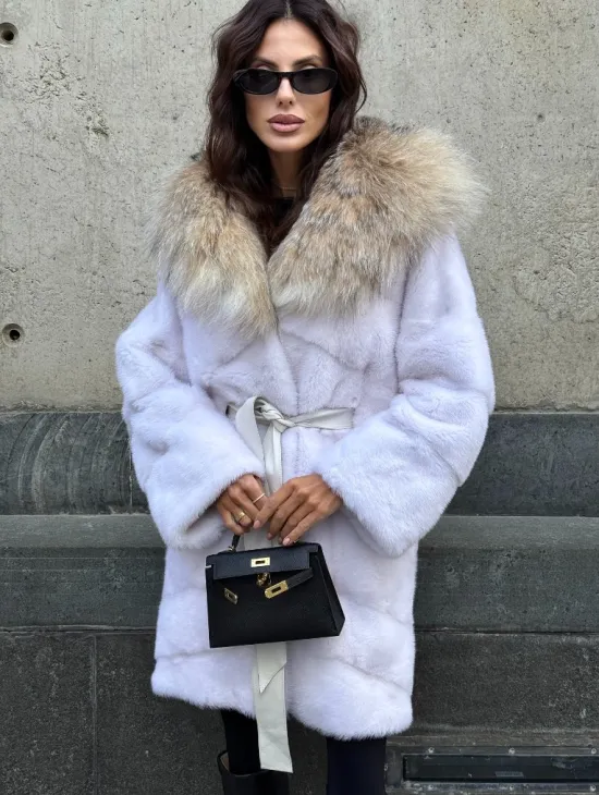 Белая норковая шуба средней длины с капюшоном из рыси - фото 3