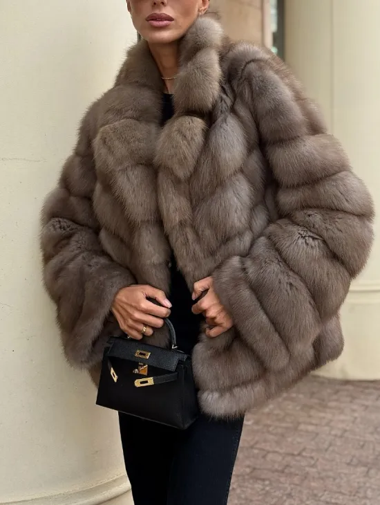 Короткая шуба из куницы - цвет пастель - фото 2