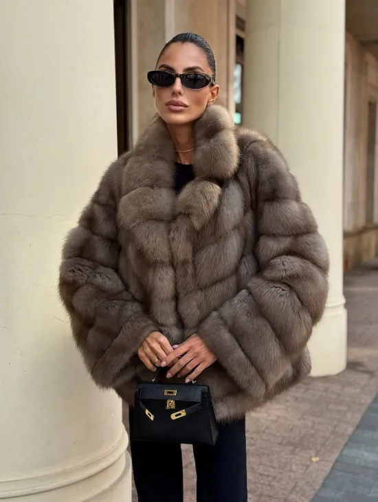 Короткая шуба из куницы - цвет пастель - фото 7