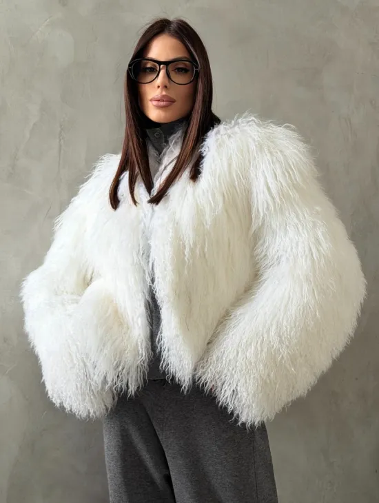 Белая кроп-шуба из меха ламы - фото 0