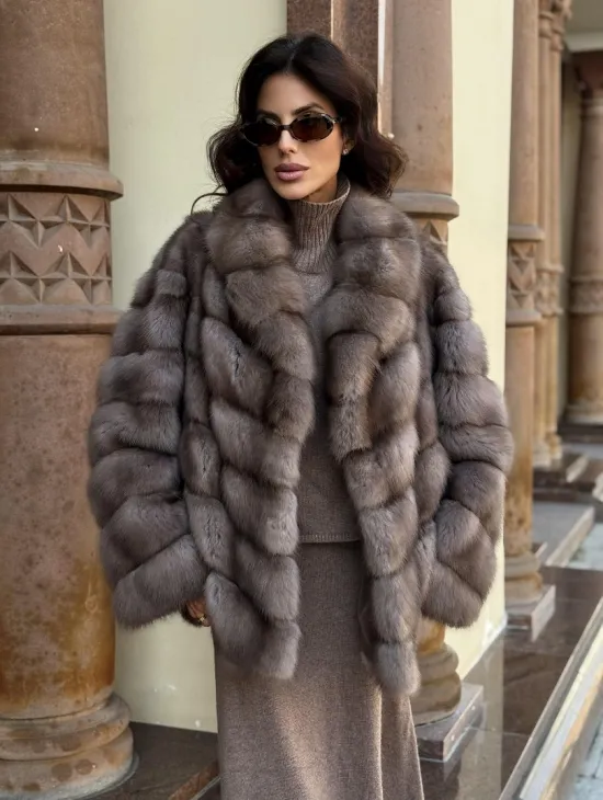 Элегантная шуба из меха куницы - серый трюфель - фото 8