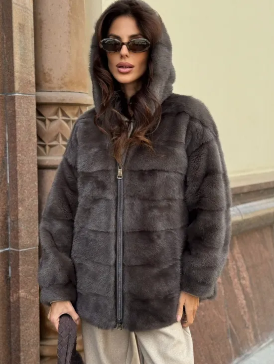 Бомбер из меха норки с капюшоном - цвет мокко - фото 2